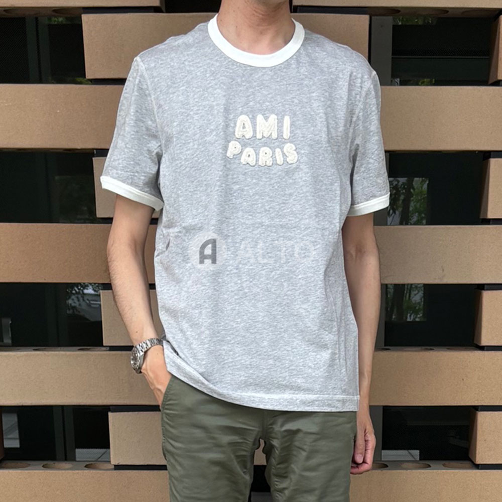 【2026春夏物モデル】AMI PARIS アミ パリス グレー コットン Ami De Coeur ニットパッチ TシャツUTS371.724 オーガニックコットン 半袖 Tシャツ ロゴ 刺繍 カットソー メンズ｜ALTO　店