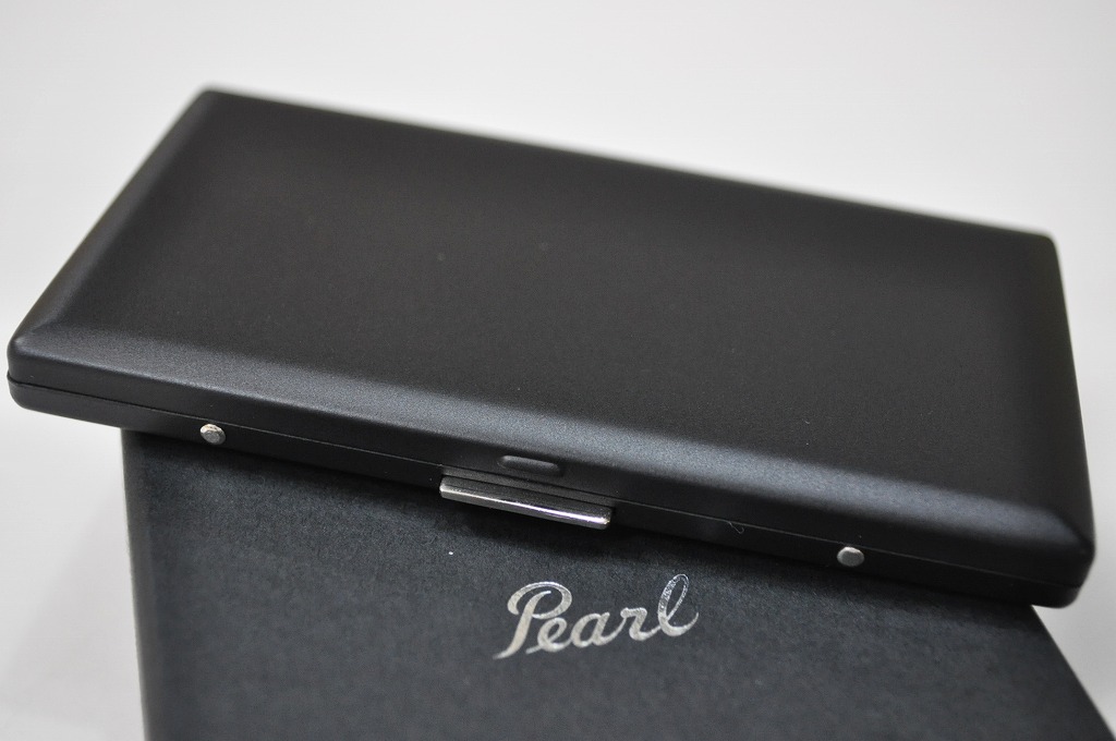 【PEARL】シガレットケース 薄型６本 艶消しブラック 人気ブランド タバコケース レディース可 ロングサイズ可 100mm 真鍮製 黒色 たばこ入れ リリースリム