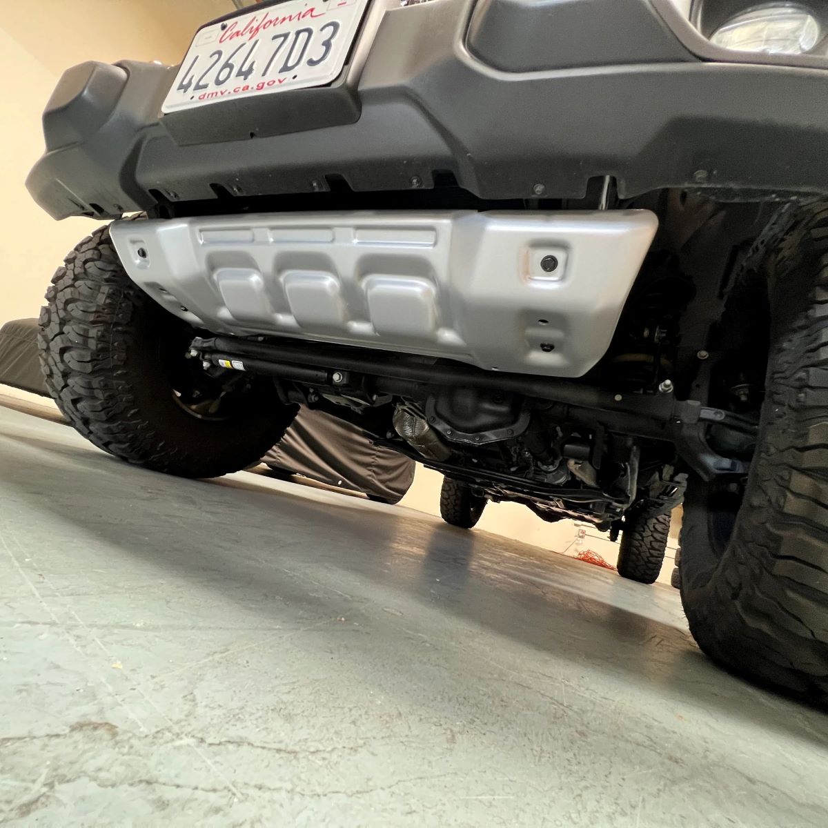 【MOPAR 純正】ジープ JEEP JL ラングラー Mojaveエディション シルバー スキッドプレート取付けキット付き|American-Intake