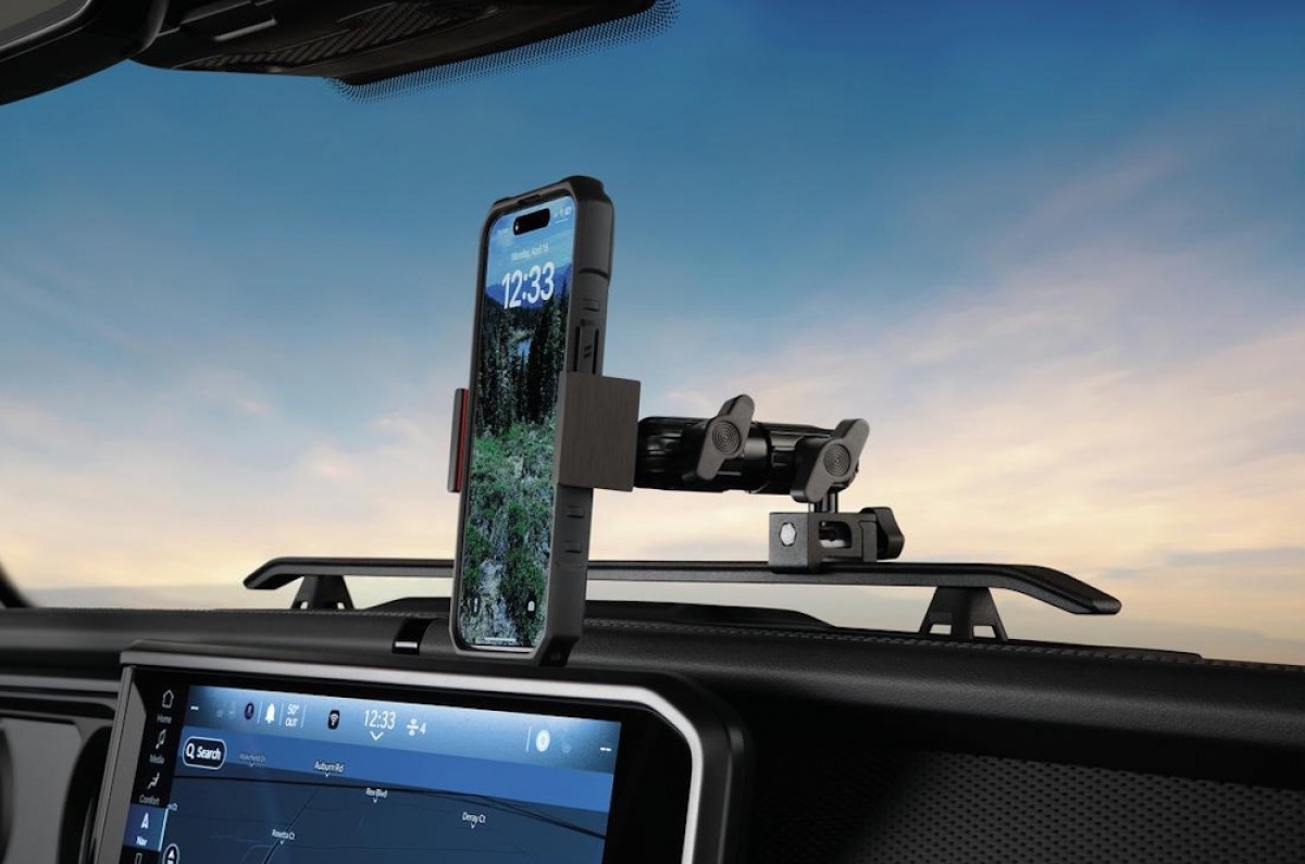 MOPAR ダッシュボード用 マルチアクセサリーレール スマホホルダー (2024+ JLラングラー / JTグラディエーター)｜American-Intake