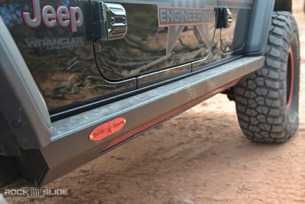 【Rockslide Engineering ロックスライドエンジニアリング】ジープ JEEP JL ラングラー 電動ステップ用 スキッドプレート4ドア車用｜American-Intake