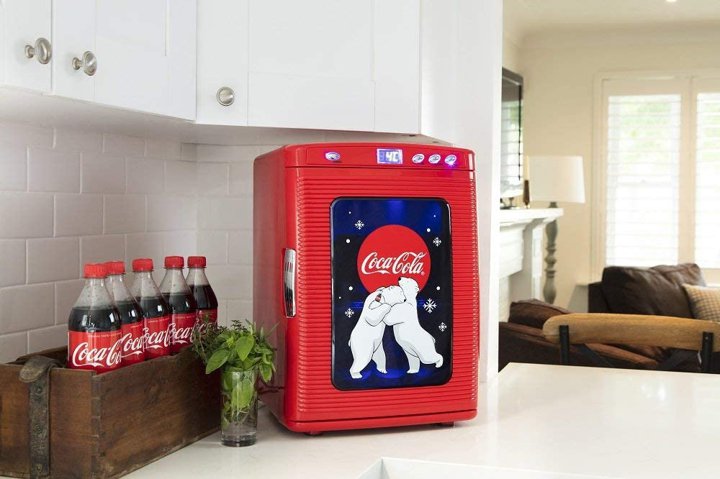 新作モデル 楽天市場 コカコーラ Coka Cola コーラデザイン ミニ冷蔵庫 ポータブル冷蔵庫 28缶容量 Led Display アメリカーナ Americana 大流行中 Imis Ma