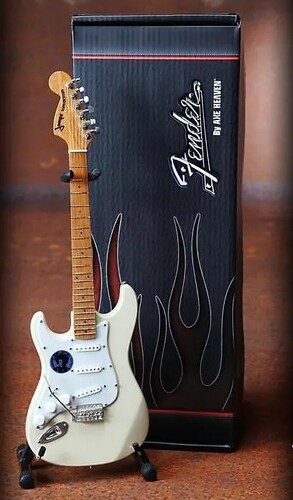 【新品】Axe Heaven Jimi Hendrix Fender Strat - Left Handed Cream Reverse With Jimi Logo Mini Guitar FS-004L【F2025/6/1発売】 (ミニチュアギター )｜あめりかん・ぱい