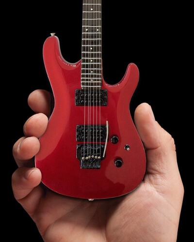 【新品】Axe Heaven Joe Satriani Signature Candy Apple Red Mini Guitar Replica Collectible JS-093(ミニチュアギター)｜あめりかん・ぱい