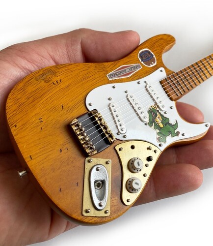 【新品】Axe Heaven Jerry Garcia Alligator Graham Nash Tribute Mini Guitar Replica Collectible Officially Licensed JG-404 (ミニチュアギター )｜あめりかん・ぱい