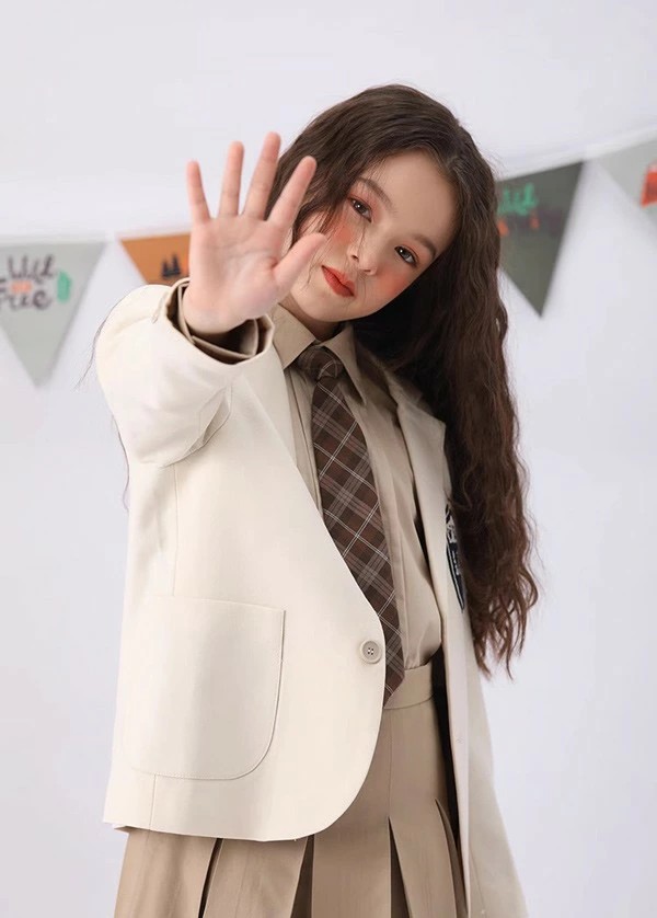 キッズ 入学式 女の子 制服 セット 4点セット スカート ブレザー シャツ ブラウス ネクタイ 卒業式 130 140 150 160 165 170 ジャケット プリーツスカート ベージュ 学生服 小学生 中学生 高校生 JC JK ジュニア おしゃれ フォーマル 卒服 ギフト ピアノ 受験 発表会 演奏会|AetA店