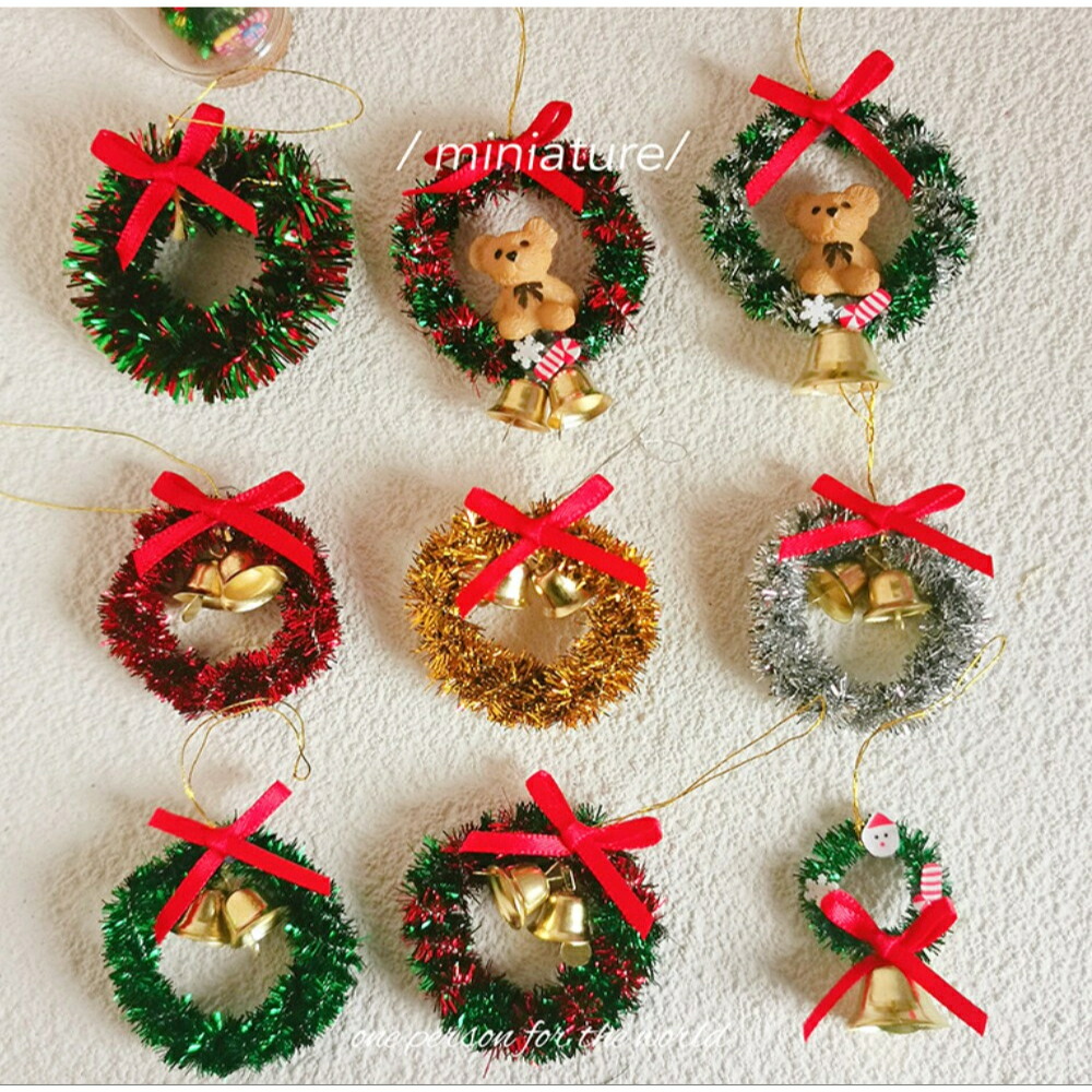 クマちゃんのお気に入りは、お花のクリスマスリース シーグラスアート