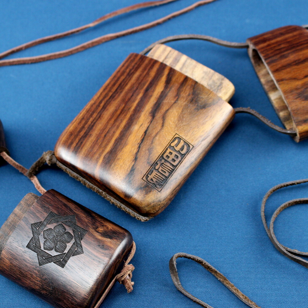 阿波踊り蒔絵　印籠 仕様変更】印籠 プラ 大寸（黒） 完成品 銭・3寸房付き - 阿波踊り用品