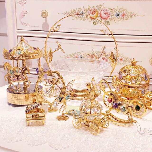 楽天市場 スワロフスキー 馬車型小物入れ キラキラ小物 インテリア雑貨 置物 ギフト プレゼント お祝い プリンセス アンロゼ 楽天市場店