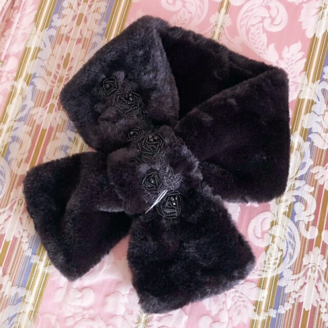 楽天市場 ビーズフラワーティペット 薔薇雑貨 ローズ雑貨 マフラー 襟巻き ファー 服飾小物 ボア 冬小物 アンロゼ 楽天市場店