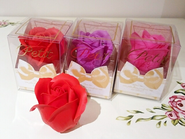 楽天市場 花のかたち入浴剤 ｐｅｔｉｔ 薔薇雑貨 バスグッズ バスフレグランス ローズバス フラワーバス バブルバス お風呂 ギフト プレゼント アンロゼ 楽天市場店