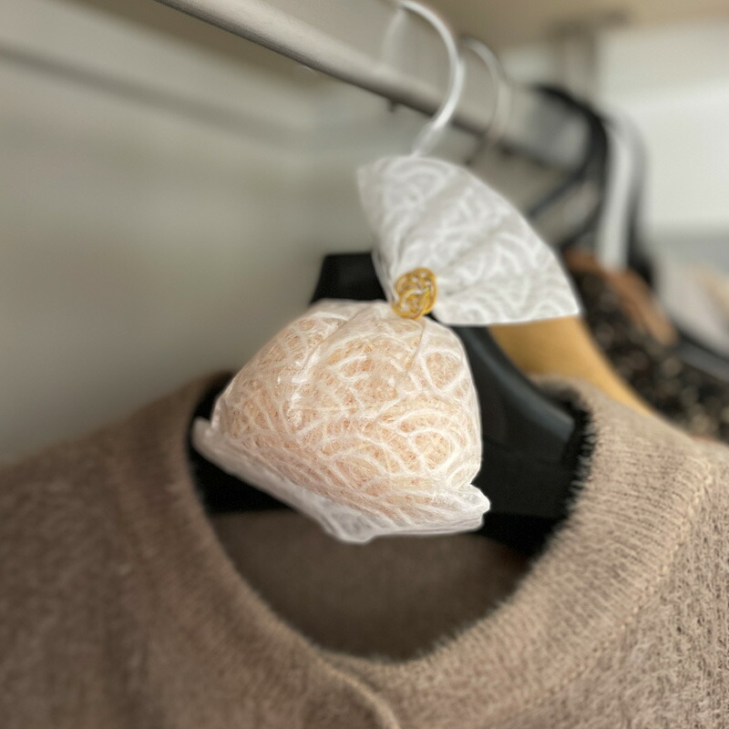 ファッションデザイナー ひのき 四万十ひのき とさかおる 芳香剤 フレグランス ひのきチップ アロマグッズ ハーブ サイプレス 日本製 制菌 抗菌 ウッドチップ おしゃれ 木 ヒノキ 檜 桧 リラックス 吸湿 枕 ベッド 引き出し タンス クローゼット 靴箱 虫よけ 防虫 防カビ