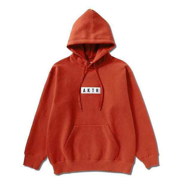 ＜限定クーポン発行中 4/17 09:59まで お買い物マラソン＞ AKTR（アクター）　224027010 RD　バスケットボール　パーカー　LOGO SWEAT PULLOVER HOODIE 24FW