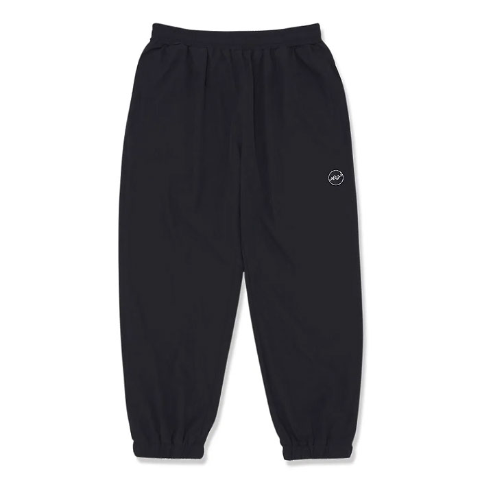 ＜制限事項クーポン券ふり出し中 6/11 01:59まで 百貨店大売り出し＞ ARCH（アーチ形） B226101  BLK 篭球 形づくる御召しもの  lettered logo flexible pants  26SS