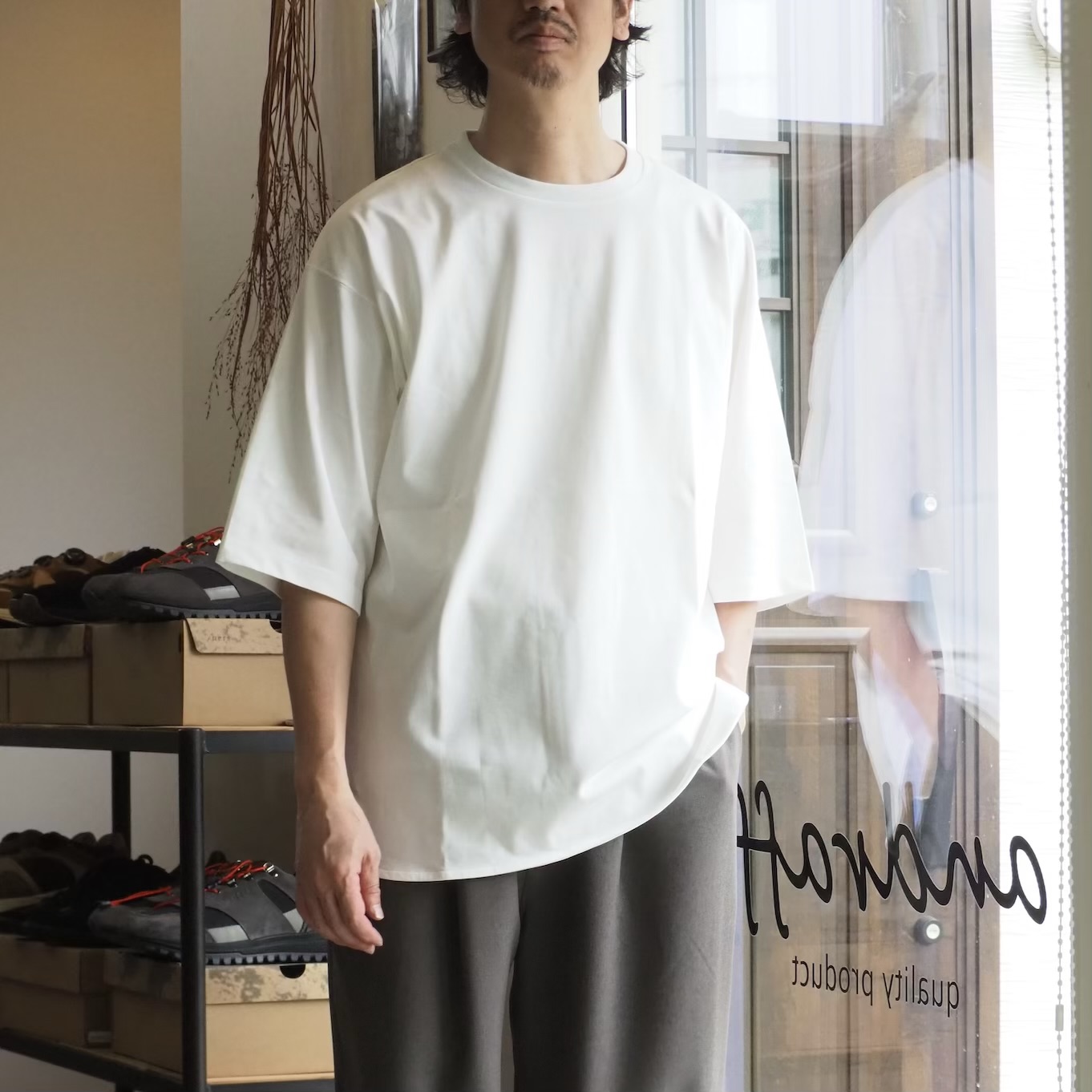 【うしろ側ヨーク下に3渡り廊下タックを入れたシャツライクなプルオーバー】bettaku（ベッタク）/3TUCK T-SHIRTS/3タック/【WHITE/BLACK】全2色