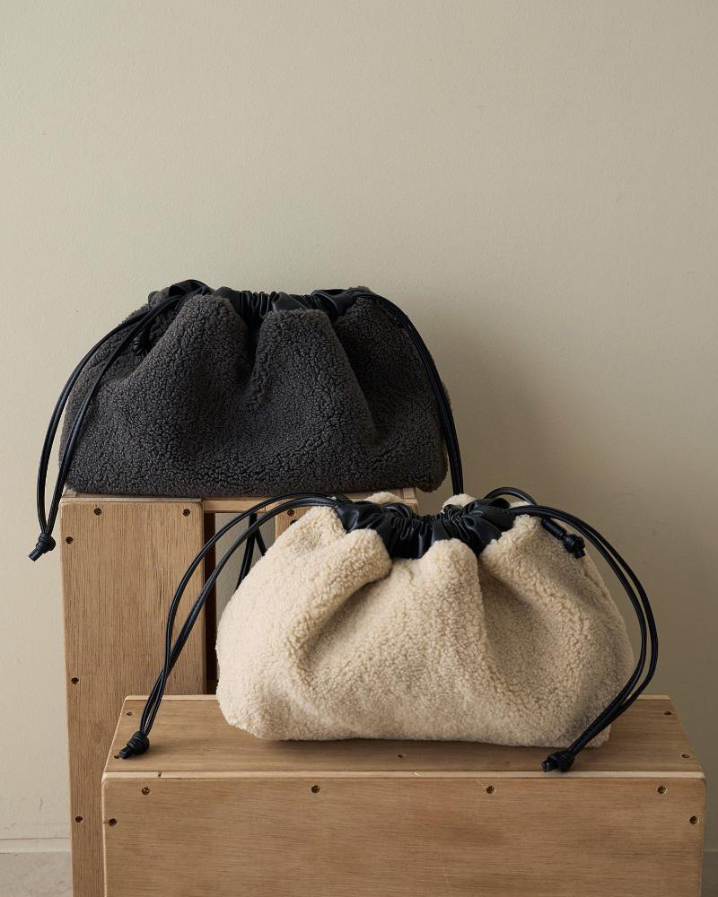 *予約販売 anukeアンヌーク 2026 Pre Fall Reversible Boa Bag 62621003 バッグ 2026秋冬 2026年9月入荷予定｜ANERCA