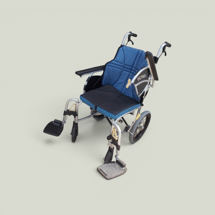 【中古】 貨物輸送無料 ワケアリ 日進医療器 多役立つこと御手伝い式車いす ウルトラ NAH-U2W
