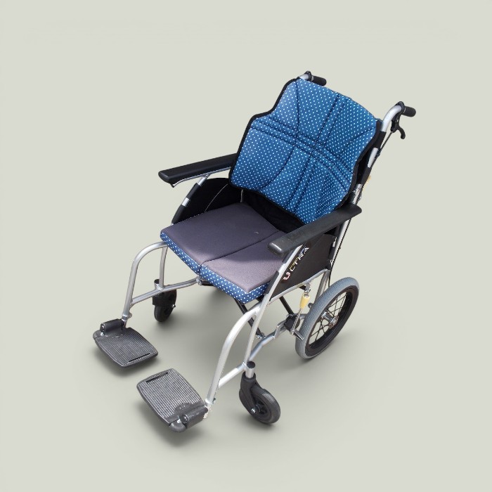 【中古】 貨物輸送無料 日進医療器 御手伝い式車いす ウルトラ NAH-U1      ts-26-0601-05