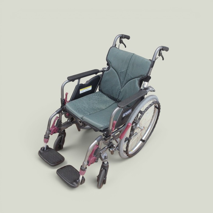 【中古】 ワケアリ 貨物輸送無料 カワムラサイクル 自走式車いす KMD-B22 ts-26-0507-09
