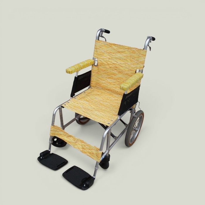 【中古】 貨物輸送無料 日進医療器 NAH-L7 軽銀軽さしり押し式車いす ts-26-0424-05