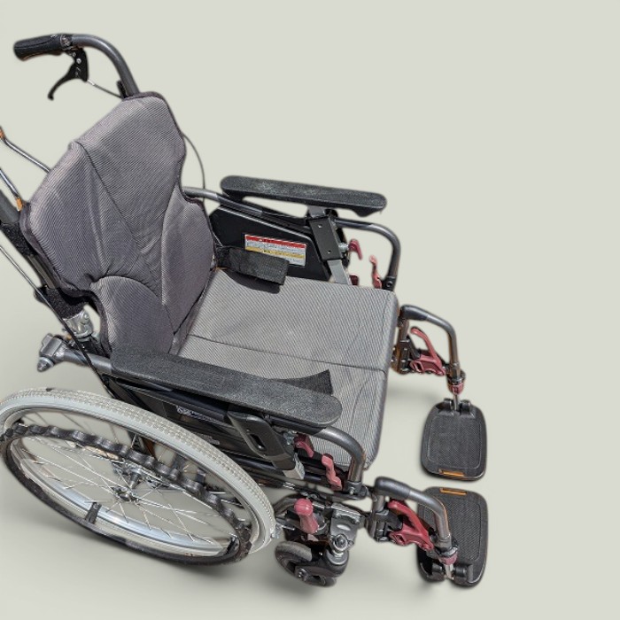 【中古】 ワケアリ 貨物輸送無料 カワムラサイクル 自走式車椅子 今めかしいC表現スタイル KMD-C22-40 粁-26-0416-16