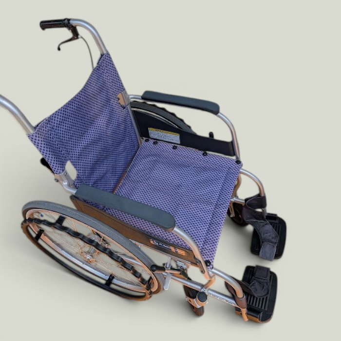 【中古】 貨物輸送無料 カワムラサイクル 自走式車いす ふわりす KF-22-40 粁-26-0525-03