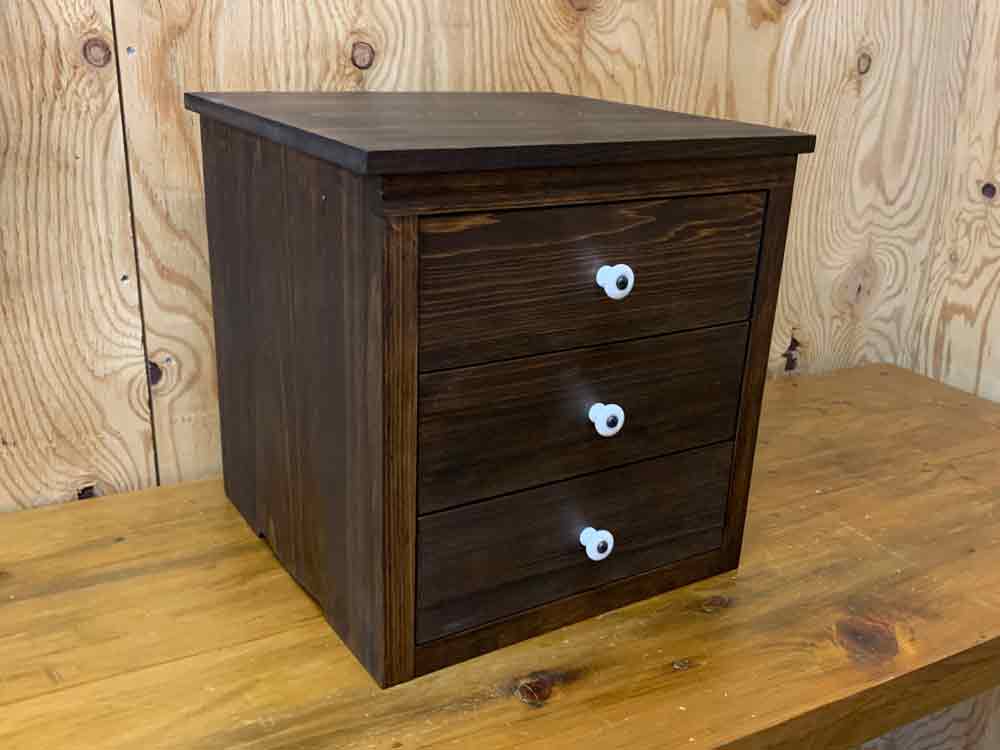 卓上小引き出し ファイルケース ミニチェスト コンパクトチェスト ミニチェスト 書類ケース ひのき 卓上チェスト 卓上ドロワー 三段チェスト 木製整理箱 ドロワー 卓上サイズ 薬箱 玄関収納 三段小引出し ダークブラウン W30d29h30cm 白つまみ 三段 ミニチェスト 卓上