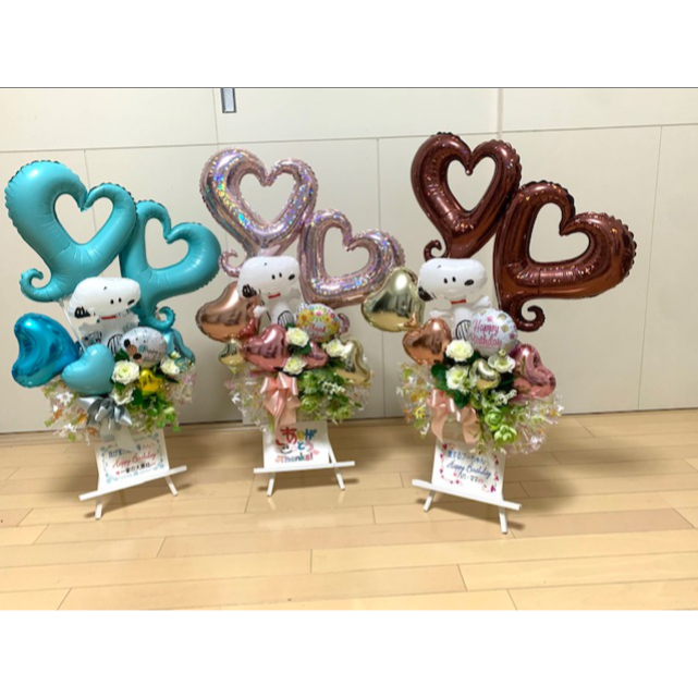 スヌーピーお祝いスタンド　スヌーピー　スタンドタイプ　バルーンギフト　お誕生日　開店祝　周年祝　発表会　花輪　バルーンと造花　送料無料