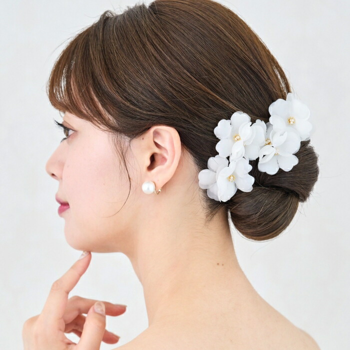 【ボリュームシルエットのホワイトフラワーアクセサリー】 大きめ オフ白ヘッドドレス　髪飾り　ウェディング ビジュー 小枝　ウエディング 花　成人式 和装　 結婚式 和 ブライダル ヘッドアクセ ヘッドアクセサリー 花 白無垢 色打掛 花嫁 大きい 袴 和風 花飾り｜ANNAN WEDDING