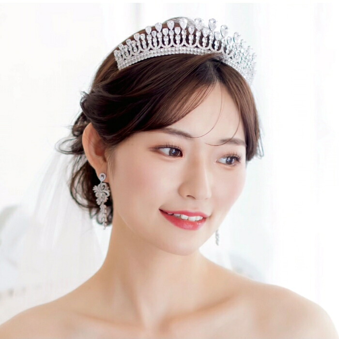 【幅広デザインのティアラ】 結婚式　ジルコニアティアラ　挙式　ウェディング　ビジュー　プリンセス　王冠　 ロイヤルウェディング　 クラウンティアラ　海外花嫁　ジルコニアティアラ　ホテルウェディング｜ANNAN WEDDING