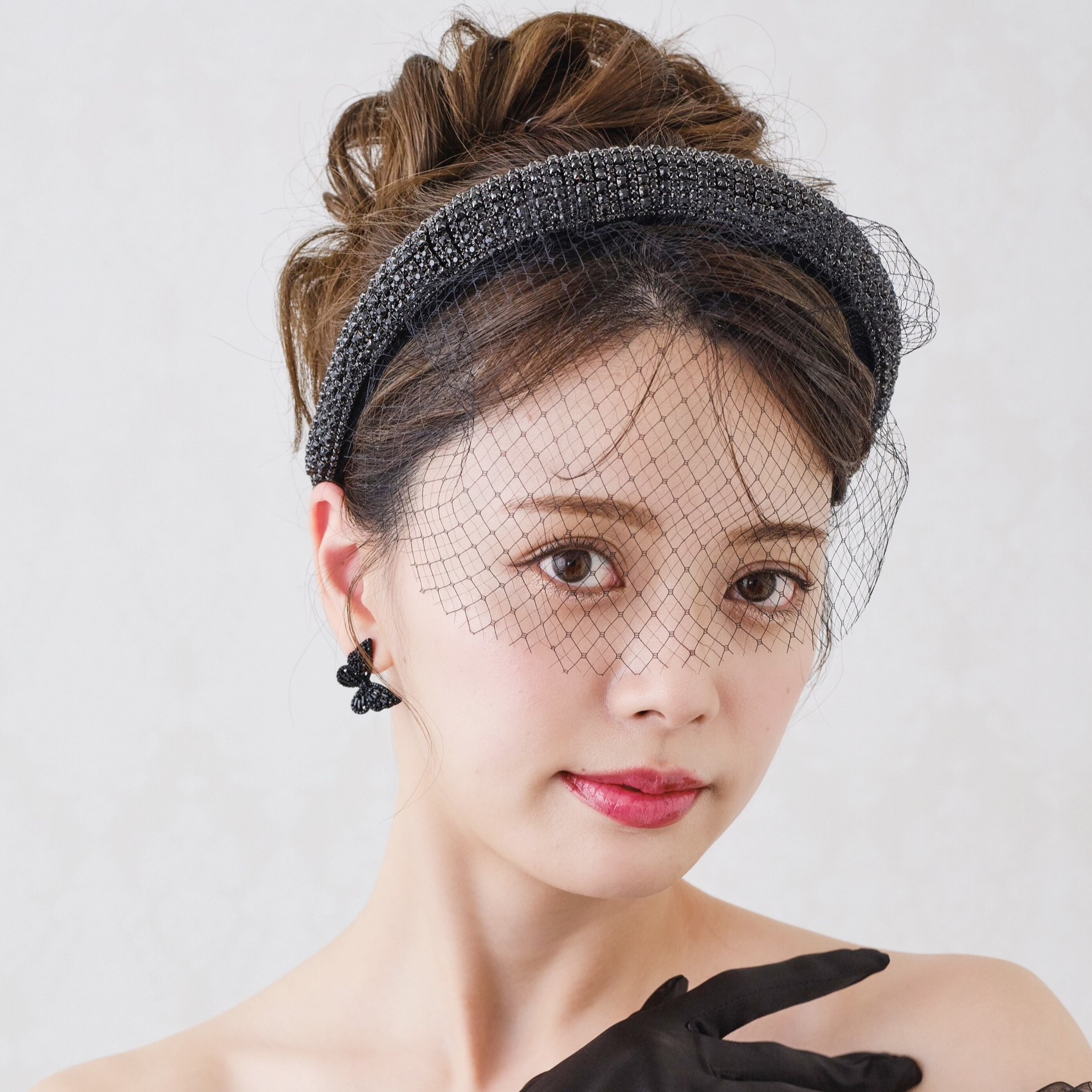 【トレンドのブラックカチューシャ】 ウェディング　ヘッドドレス　カチューシャ　ウェディングヘッドドレス ヘッドアクセ カチューシャ パール 大人 ヘアバンド ヘッドアクセサリー ヘアアクセ アクセ 結婚式 二次会 ウェディング