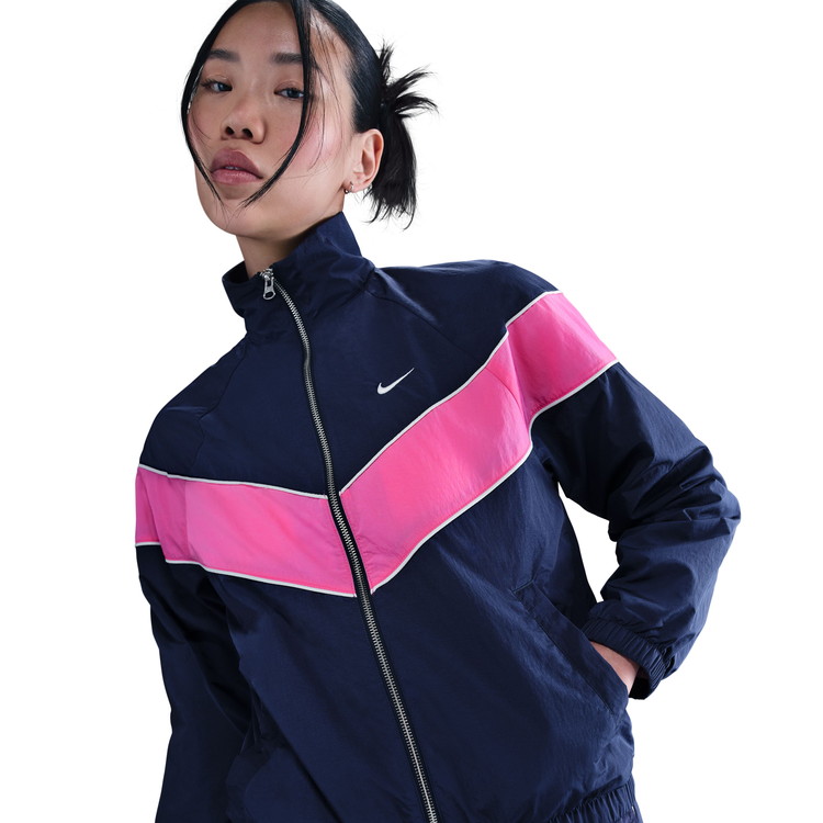 【百貨店SALEMAX3,500円OFFクーポン券振り出し中!!法的有効性継続期間：6/4(木)20:00～6/11(木)01:59迄】ナイキ ウィメンズ NSW WR ウーブン UV フルジップ 上衣 FV6305-410 レディース