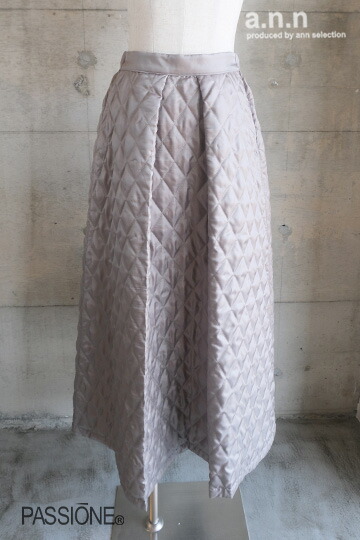 【30％OFF SALE】パシオーネ(PASSIONE)中綿キルティングリバーシブルスカート (カーキ)【2025 AUTUMN WINTER COLLECTION】送料無料｜Ann selection