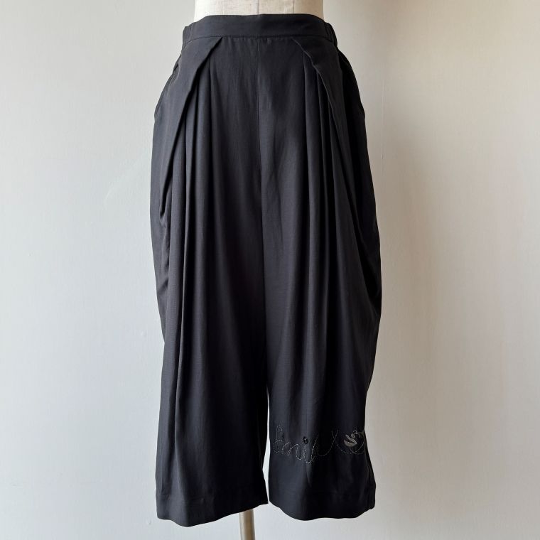 【40％OFF SALE】 アルベロベロ(Alberobello)オレボレブラ ぶたさん刺繍入り ワイドパンツ（クロ） 【2025 SUMMER COLLECTION】 送料無料