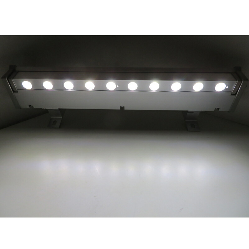 楽天市場】ソーラー式LED看板照明・523mm（明暗センサー付/取付金具付