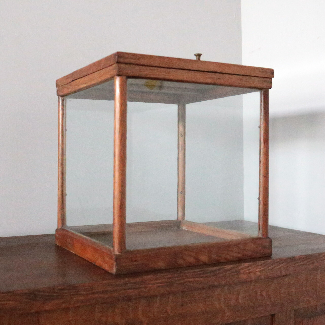 ヴィンテージ スモールガラス キャビネット ショーケース シャビー 楽天市場】アンティークオーク ガラスキャビネット ホワイト