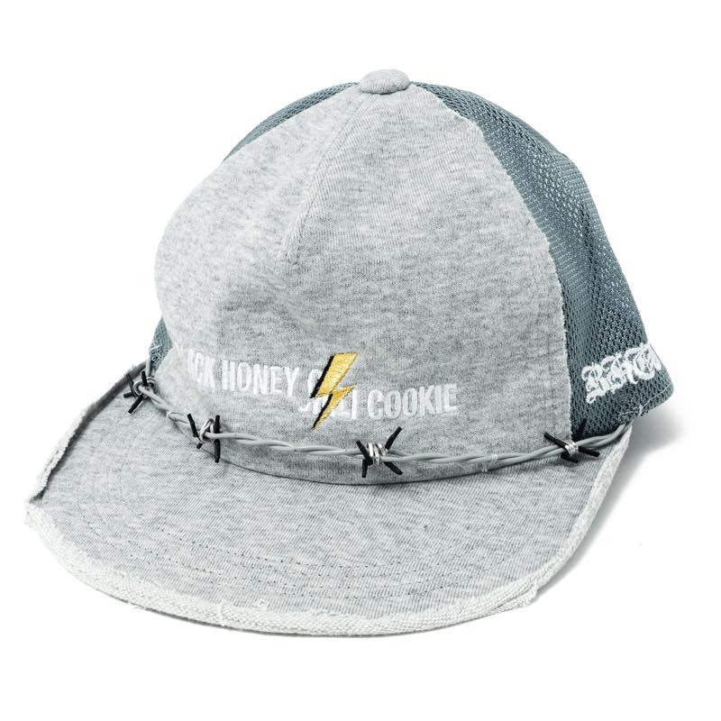 6900003 / BLACK HONEY CHILI COOKIE / LIGHTNING (w/Barbed wire) / GRAYxGOLD / CAP