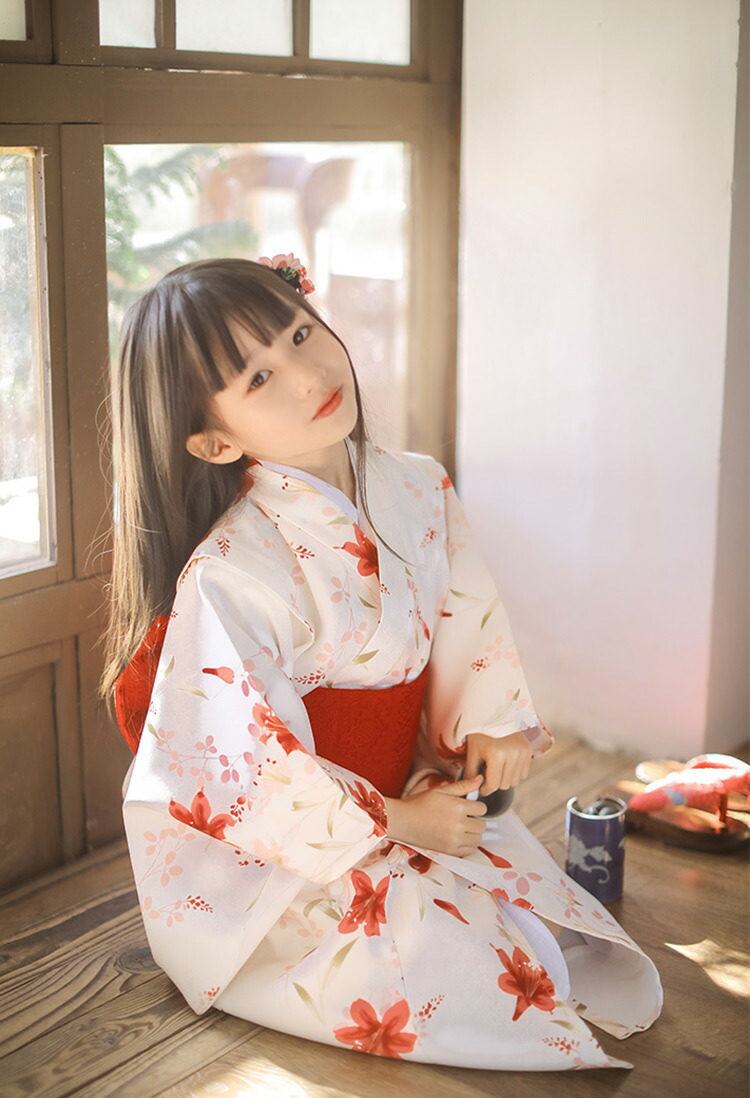 浴衣 子供浴衣 ゆかた Yukata 百合 ゆり ユリ 子供 女の子 キッズ 子ども こども ホワイト 赤 花柄 上品 可愛い おしゃれ きれい 洗える 街着 お出かけ お稽古 ショッピング 文化祭 夏 花火 花見 花火大会 祭り お祭り 簡単