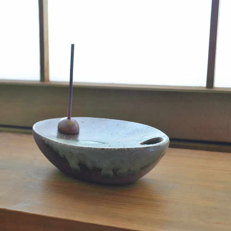 楽天市場】【香炉】【日本香堂】福籠〔梟〕敷台付［鉄製］高岡銅器