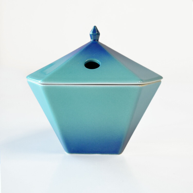 1900 有田焼 景泉作 白磁 象 透かし彫 香炉 1900 有田焼 景泉作 白磁