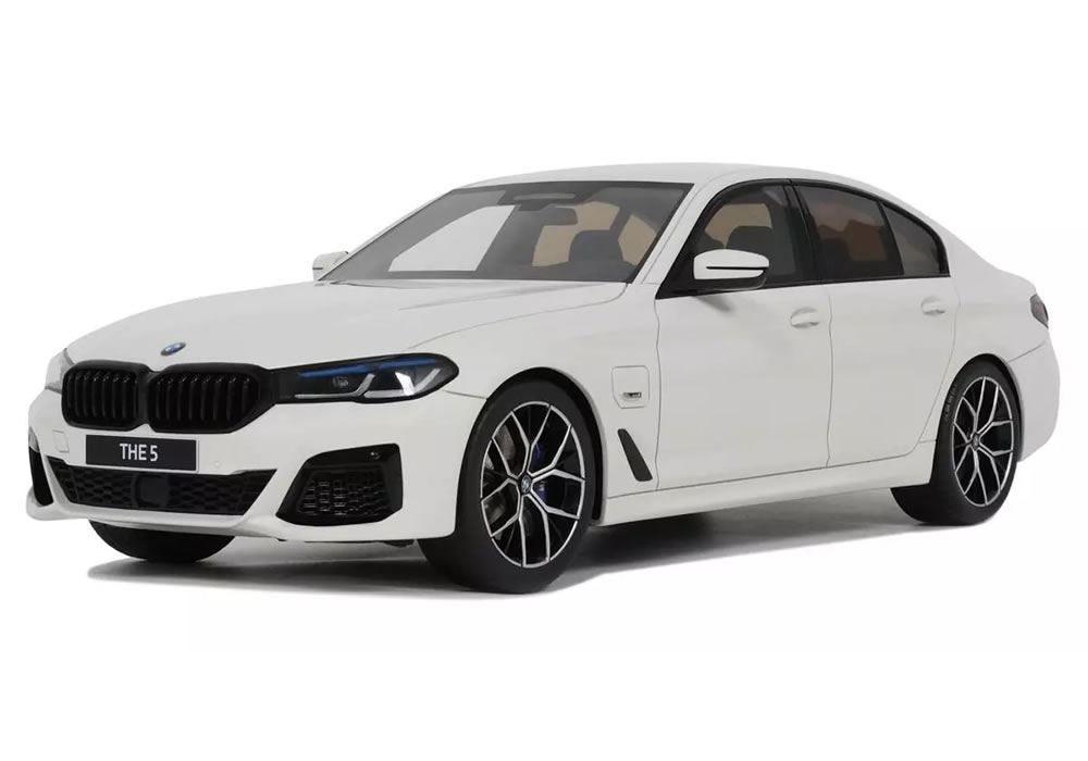 GT SPIRIT 1/18 BMW 545e xDrive 赤ちょうちん M運動競技 2023 白いこと