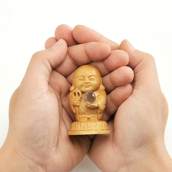 葉偉混 作 本黄楊 十福身守り「わらべ地蔵尊」 石英 木彫り 子守り 飾りつけ 仏像 刻みつける お地蔵様 愛くるしい 微笑み 含み笑い パウダーコンパクト ごく小さい 小型