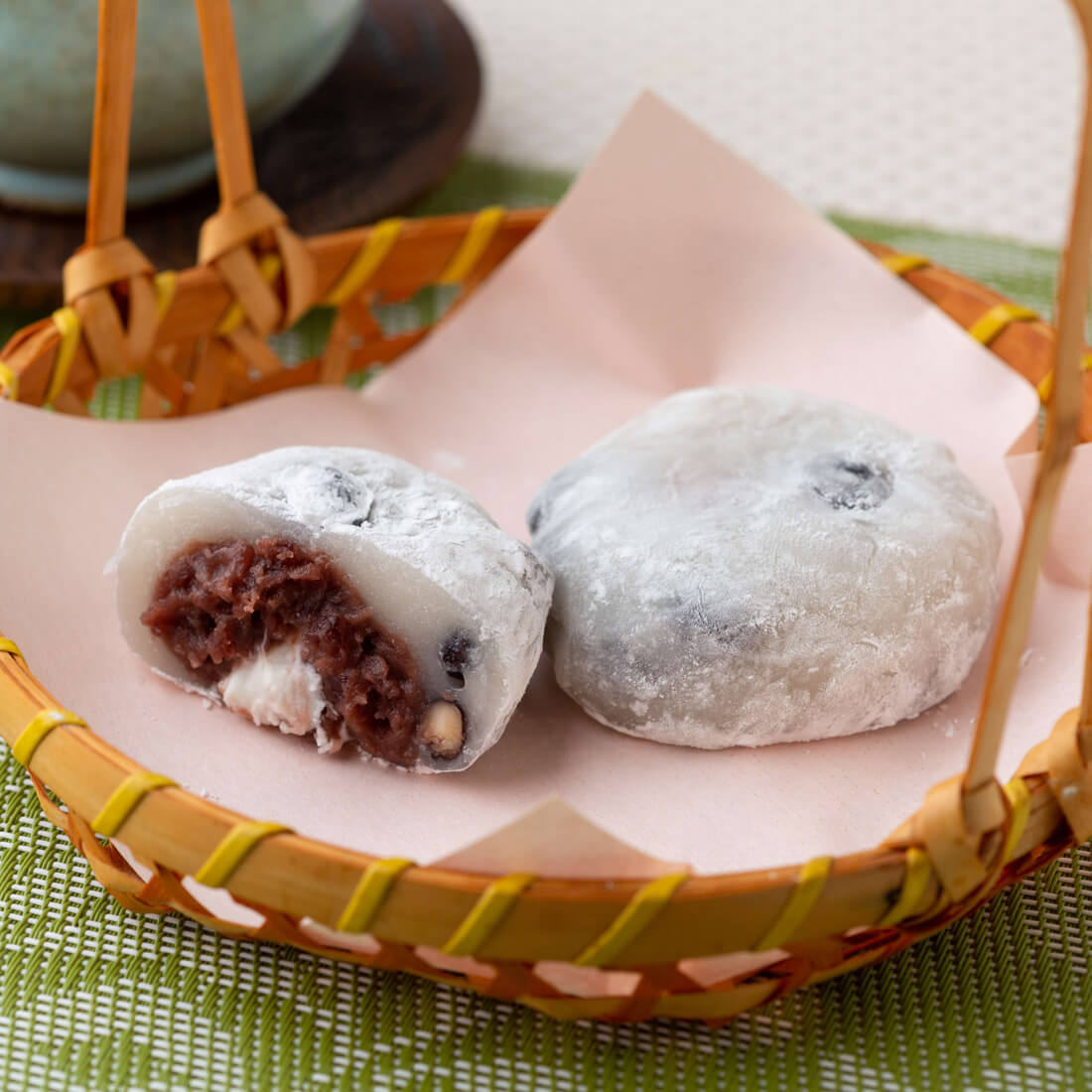 豆大福 とろっ生小豆いちご大福 8個入 [A034BN] | 店舗,吉岡製菓 | 旅するよう