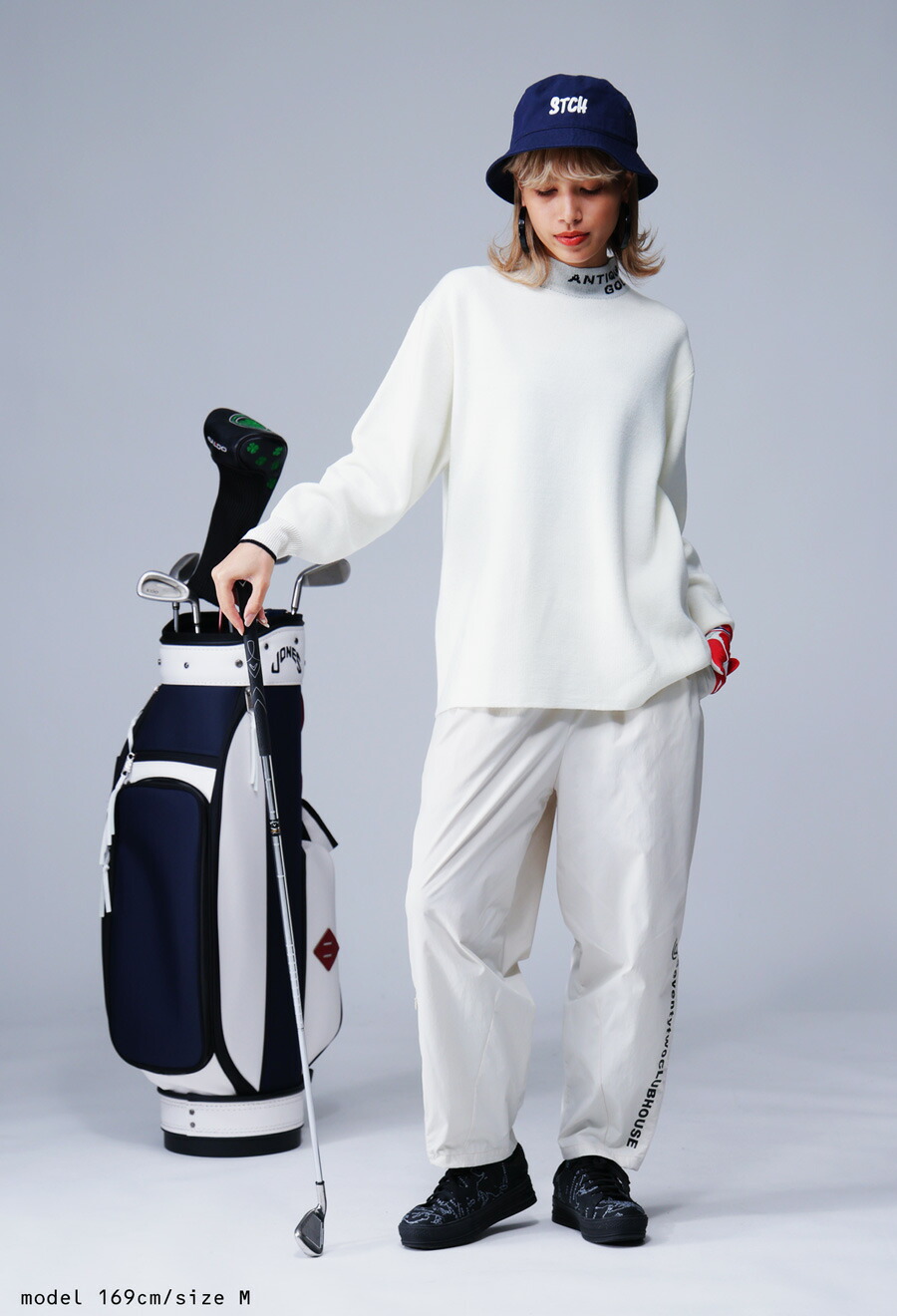 ANTIQUAGOLFハイネックニットレディース送料無料・再販。メール便不可