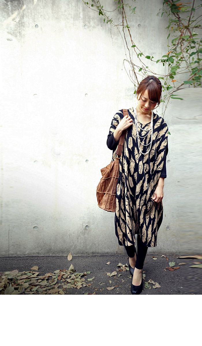 楽天市場 舞い落ちる 羽根を纏う フェザー柄変形ワンピ 再販 メール便不可 Antiqua