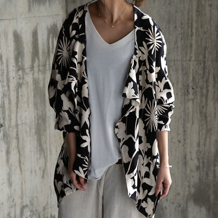 楽天市場 品よく魅せる 風合いと柄の絶妙ニュアンス ボタニカル柄ジャケット 再再販 メール便不可 Antiqua