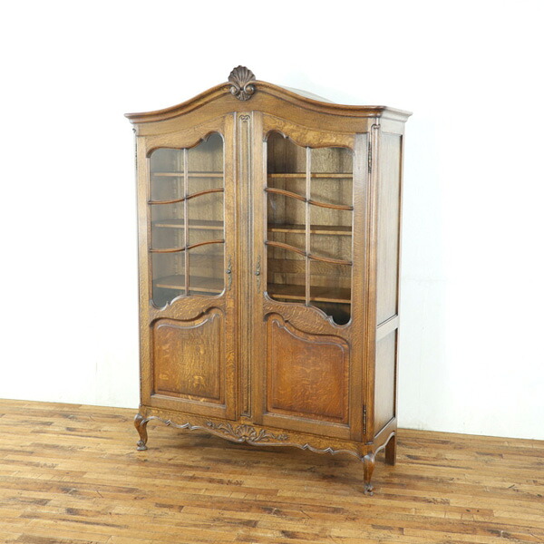 アンティーク キャビネット 2枚扉タイプ 背が高め 貝殻モチーフの彫刻が素敵 やや深めのお色 フランス家具 アンティークフレックス 65480｜フレックスxアンティークそっくり