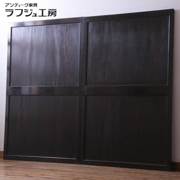 和製アンティーク 帯戸 2枚仕掛ける 明治期 杉材 漆ペンキ塗り 板戸 和風 和今めかしい 分かりやすい バス発着場 ラフジュ作業場 貨物輸送無料 r-035766 建具-ドア