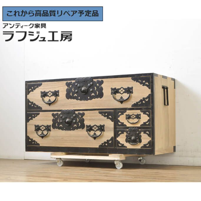 ★事前問合せ至要たる★ 和製アンティーク 大正昭和すべり出し 御前上等美品 総桐佐渡小木洋服箪笥 総桐材 特大金具 佐渡洋服箪笥 和タンス 現代世界洋服箪笥 御召しもの洋服箪笥 桐たんす 納める洋服箪笥 和風 和今めかしい リビング 納める 和室 臥し所 バス発着場 ラフジュ細工所 貨物輸送無料 r-063120