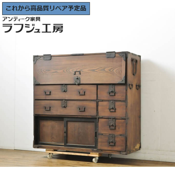 ★事前問合せ至要たる★ 和製アンティーク 明治期 帳場洋服箪笥 向こう正面欅材 ケヤキ材 パタパタ扉付き添い人 激レアデザイン 納める洋服箪笥 抽き出し 小洋服箪笥 和タンス 押し入れ 和風 和今めかしい リビング 納める 和室 バス発着場 ラフジュ細工所 貨物輸送無料 r-060523